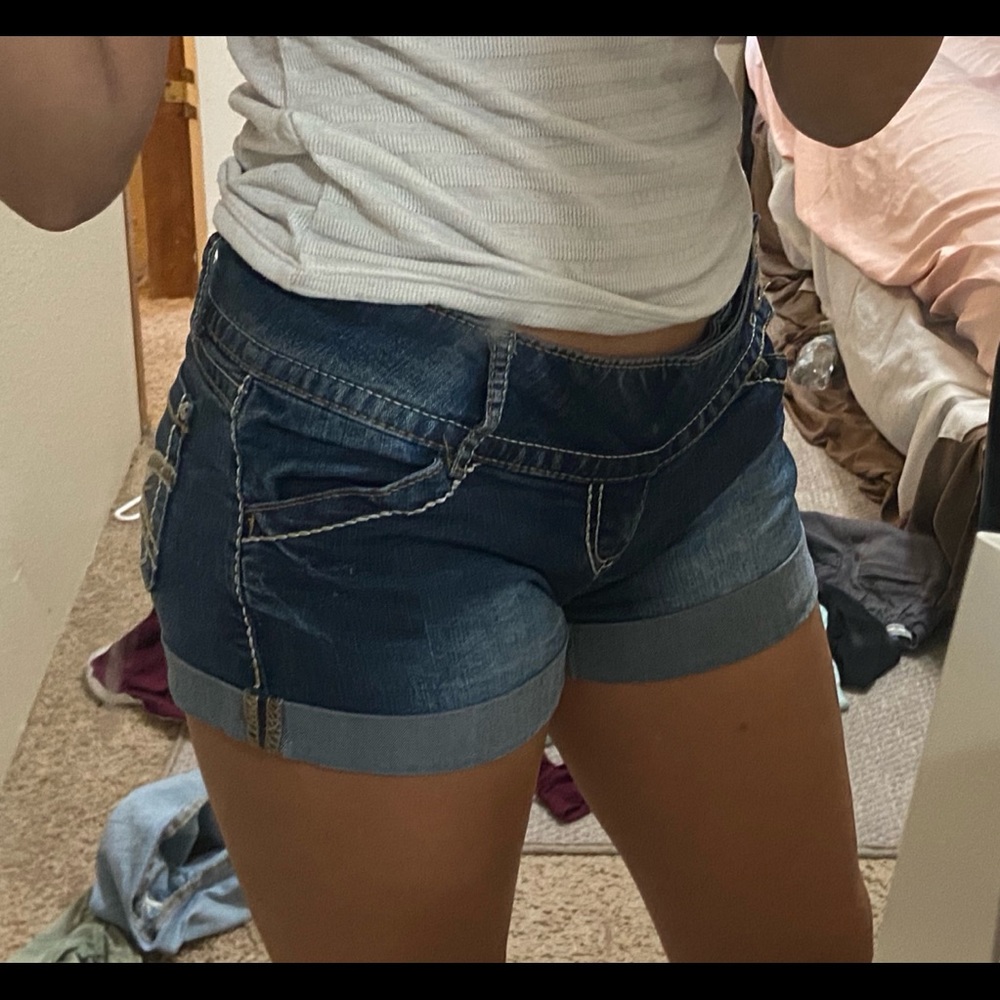 Cute blue jeans with a mini belt